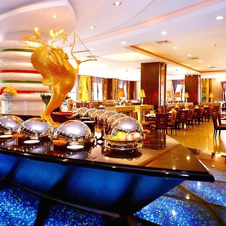 Royal International Hotel Урумчи Экстерьер фото