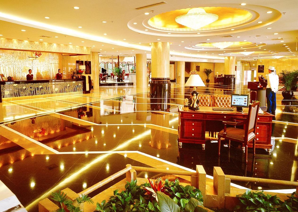 Royal International Hotel Урумчи Экстерьер фото