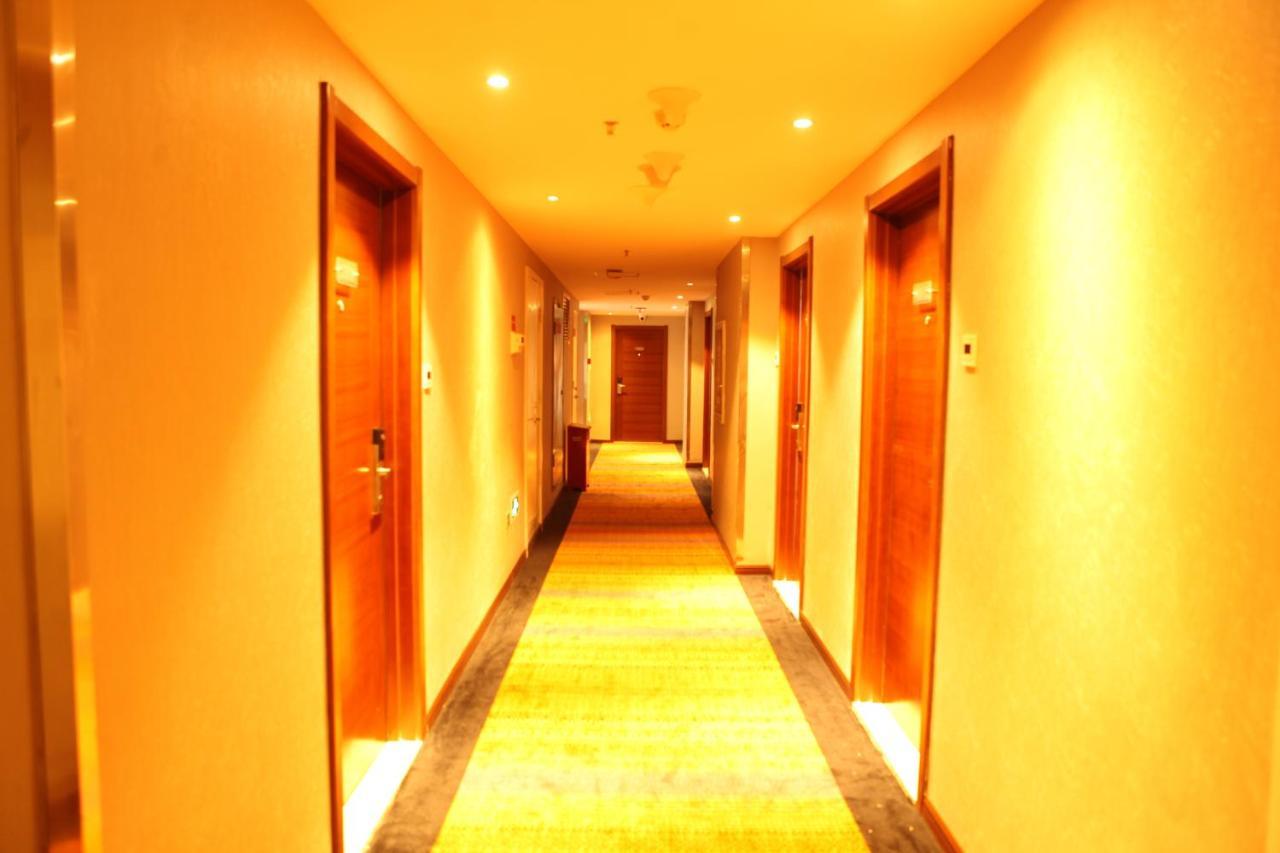 Royal International Hotel Урумчи Экстерьер фото